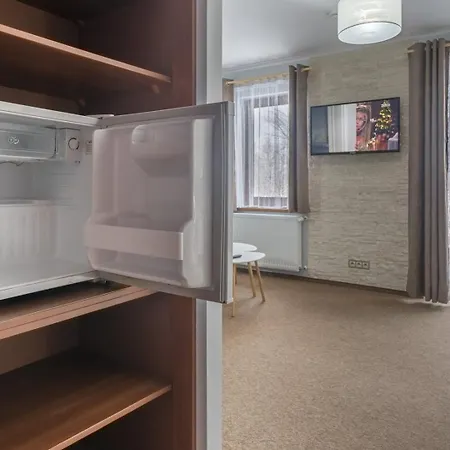 Nefryt - Lodowka I Czajnik W Pokoju, Dwa Aneksy Kuchenne Ogolnodostepne, Duzy Parking 度假村 *